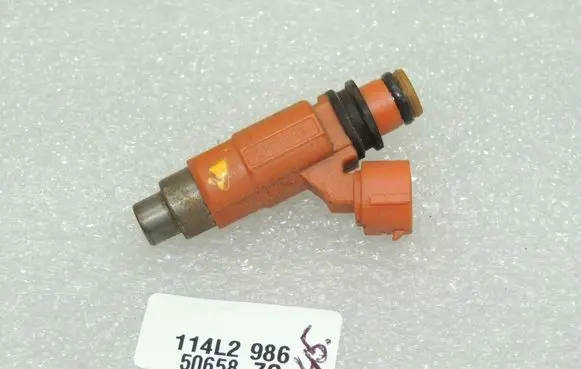 Suzuki Grand Vitara I Fuel injector 1571065D00