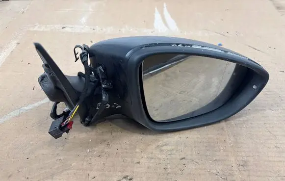 Volkswagen PASSAT CC Front door electric wing mirror E1021005
