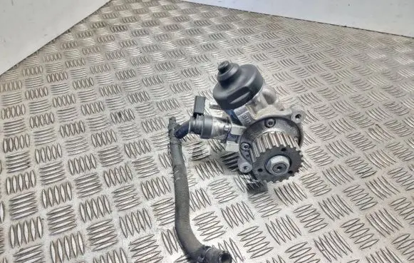Volkswagen Touran III Fuel injection high pressure pump 04L130755E 10280318 0445010538