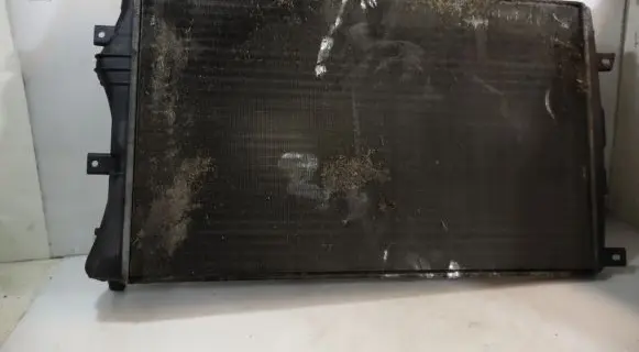 Volkswagen Touran I Coolant radiator