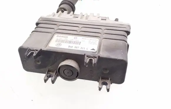Volkswagen PASSAT B4 Engine control unit/module 8A0907311L 26SA2902 17360679