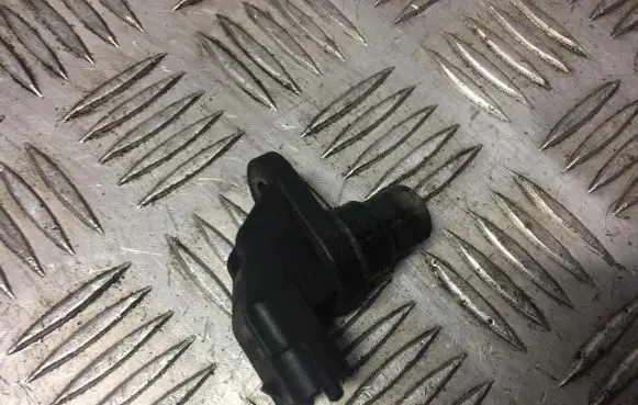 Volvo V70 Camshaft position sensor 0232103033 8631533