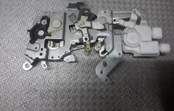Mazda 5 Sliding door lock 