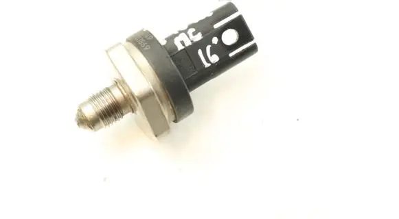 BMW 6 F12 F13 Fuel pressure sensor 7622231