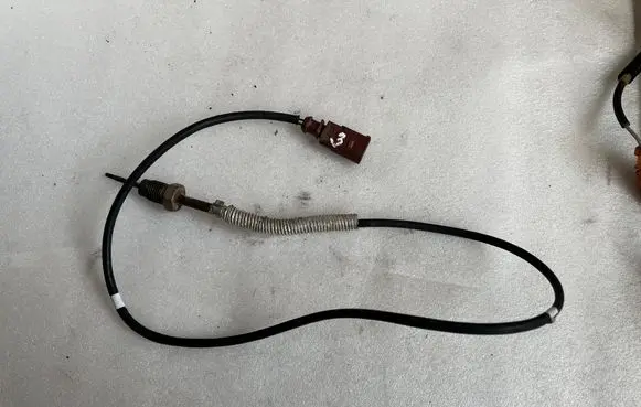 Volkswagen Arteon Exhaust gas temperature sensor 05E906088D