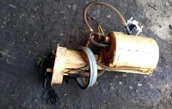 Audi A4 S4 B7 8E 8H Fuel injection high pressure pump