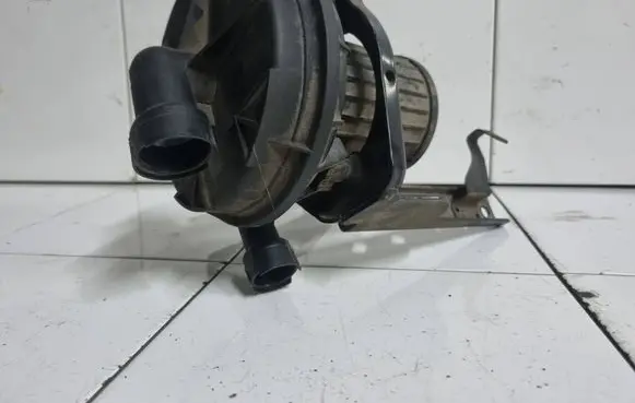 Volkswagen Jetta V Secondary air pump 06A959253B