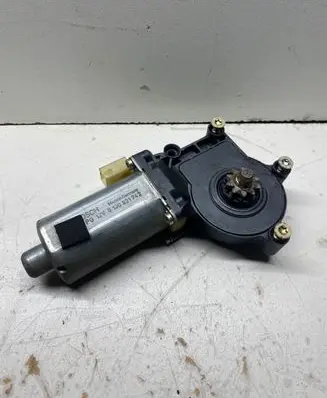 Volvo S70 V70 V70 XC Front door window regulator motor 0130821742