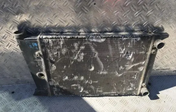 Volkswagen Jetta II Coolant radiator 18837726