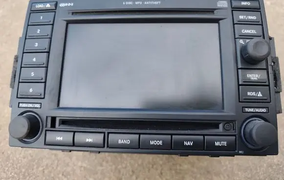 Jeep Grand Cherokee (WK) Radio/CD/DVD/GPS head unit 05064191AD