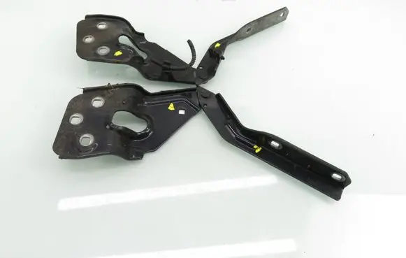 Volkswagen Touareg I Engine bonnet/hood hinges 7P6823301 7P6823302