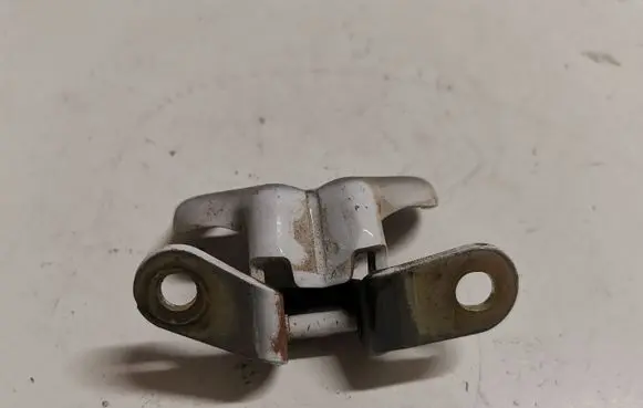 Buick Encore I Front door upper hinge P18017