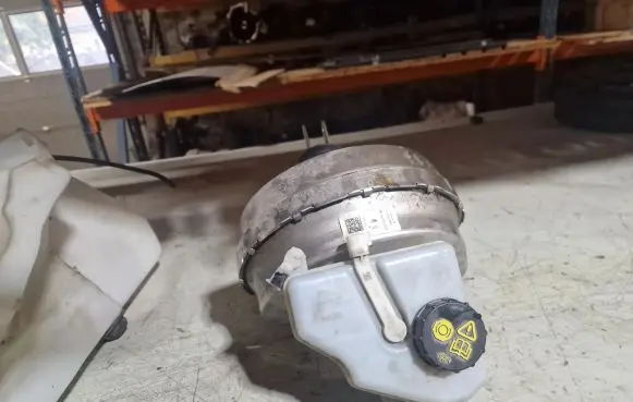 Jaguar XE Brake booster GX732B195BF