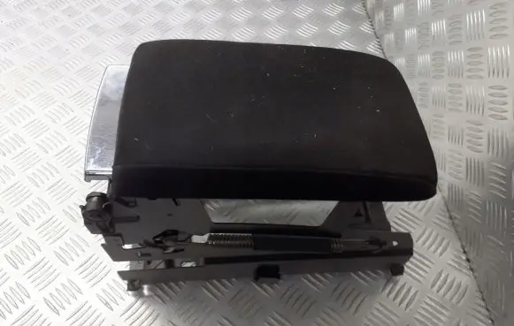 Volkswagen PASSAT B5.5 Rear seat armrest 