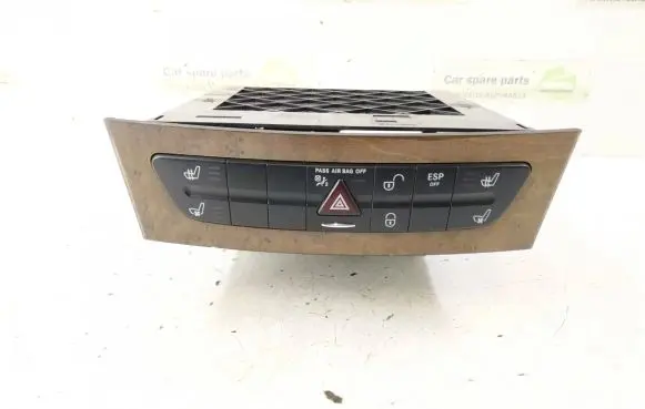 Radio/GPS head unit trim