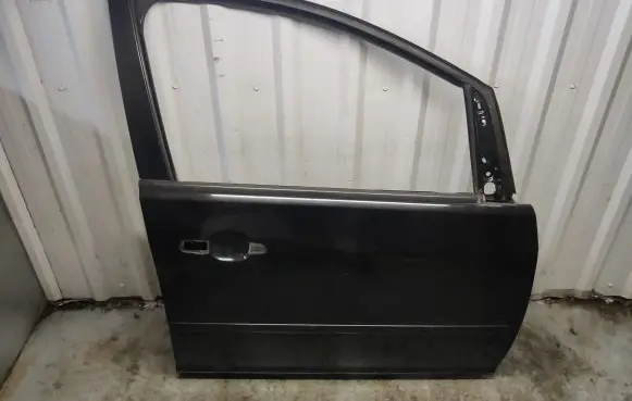 Ford C-MAX I Front door DM2