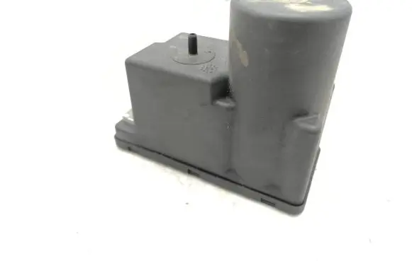 Audi 80 90 S2 B4 Central locking vacuum pump 4A0862257A