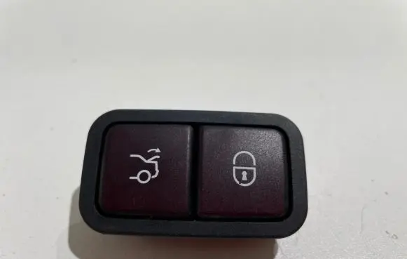 Mercedes-Benz E W212 Tailgate/boot open switch button A2208211479