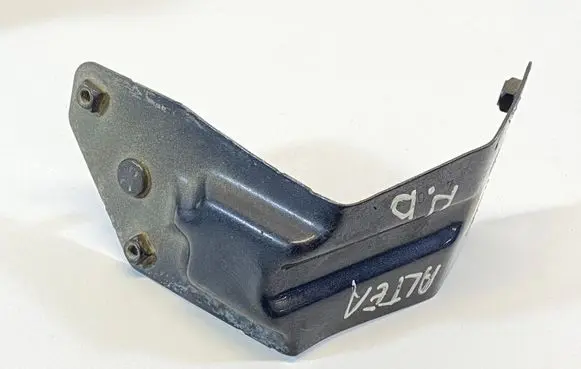 Seat Altea Fender mounting bracket 5P0821136