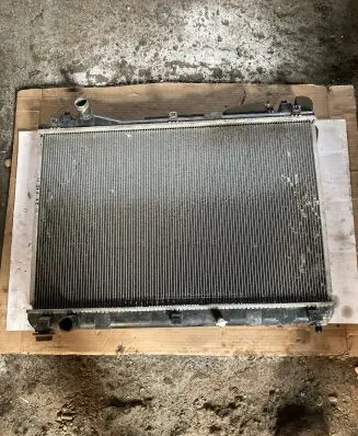 Suzuki Grand Vitara II Coolant radiator