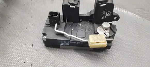 Opel Vectra C Sliding door lock 113157759