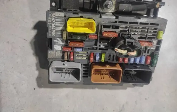 Citroen C5 Fuse module 9667044980