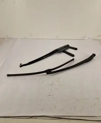 Volkswagen Touareg I Front wiper blade arm 7L0955408C