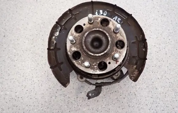 Hyundai i30 Front wheel hub spindle knuckle