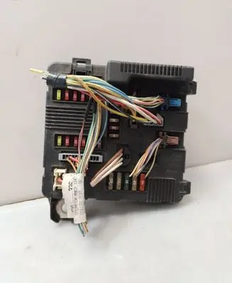 Renault Scenic II - Grand scenic II Fuse module 8200306032B 05081 S118399200E
