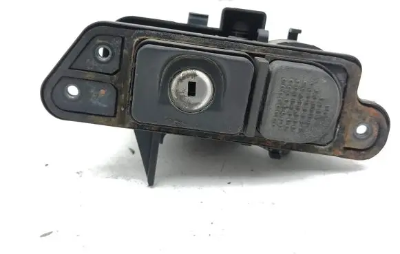Tailgate opening switch