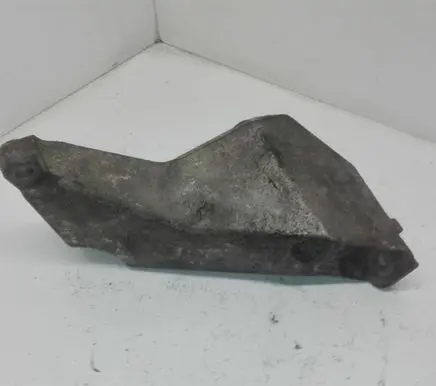 Audi A4 S4 B7 8E 8H Engine mounting bracket 8E0199307A