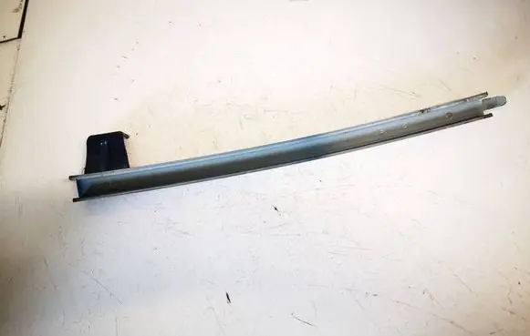 Toyota Corolla Verso E121 Front door glass trim molding 