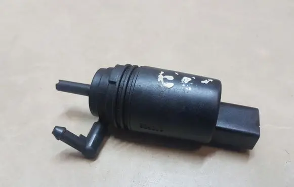 BMW 5 E60 E61 Windscreen/windshield washer pump 67128377612