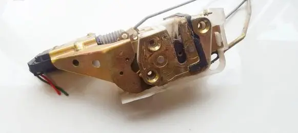 Mazda 323 Front door lock