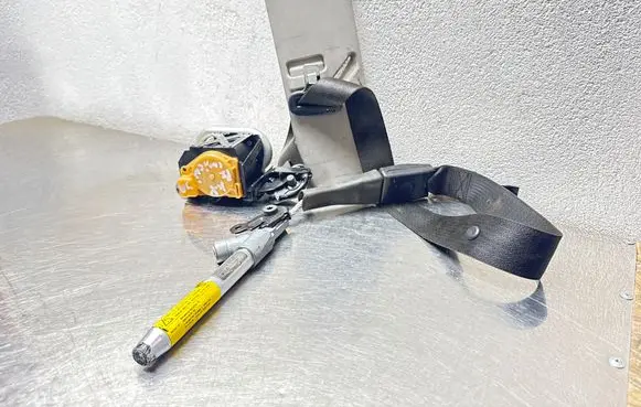 Opel Insignia A Front seatbelt 12848365