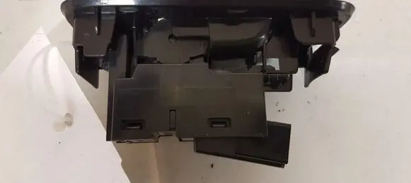 Volvo V40 Electric window control switch 31394840