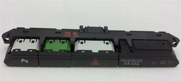 Volkswagen PASSAT B8 Hazard light switch 3G0927132H