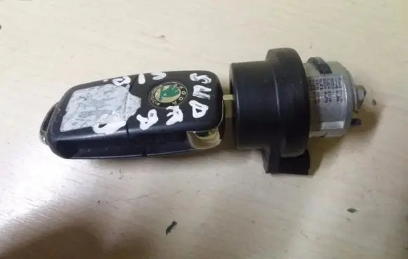 Skoda Superb B6 (3T) Ignition lock 3T0905855A M530