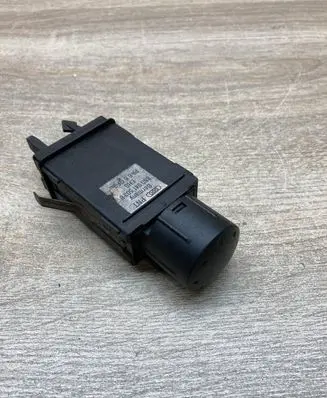 Audi TT Mk1 Windscreen/window heater switch 8N0941503B