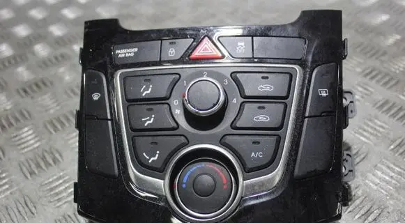 Hyundai i30 Interior fan control switch B05
