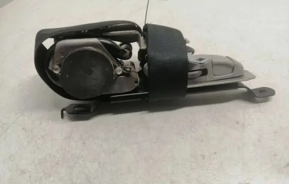 Mazda 3 I Front seatbelt