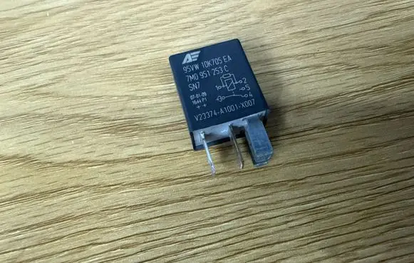 Volkswagen PASSAT B6 Other relay 7M0951253C
