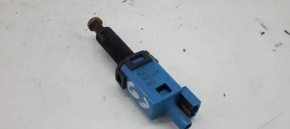 Volkswagen PASSAT B4 Brake pedal sensor switch 1H0907343