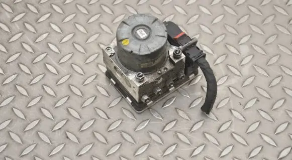 Audi A3 S3 8V ABS Pump 8V0614517B 8V0907379B