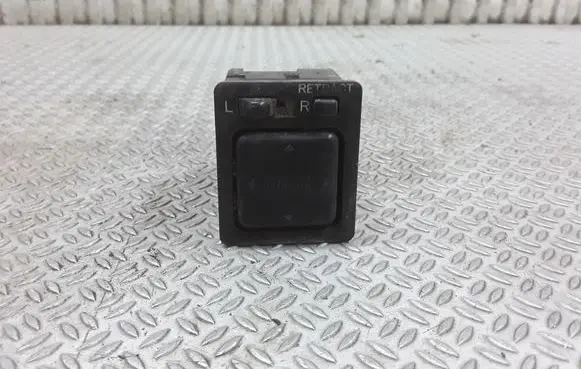 Toyota Hilux (N80, N90, N100, N110) Wing mirror switch