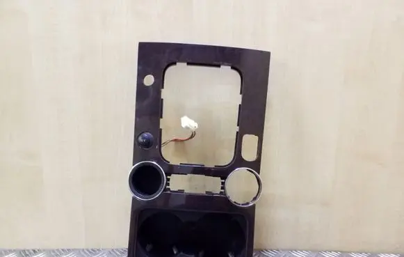 Cup holder front
