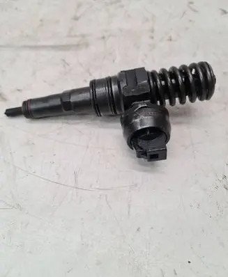 Volkswagen PASSAT B6 Fuel injector 038130073BQ