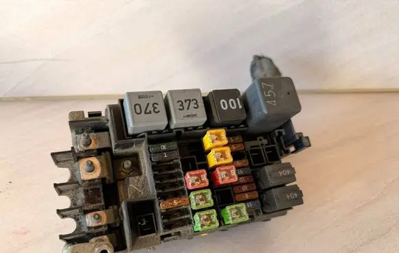 Volkswagen Jetta VI Fuse module 5C0937819A