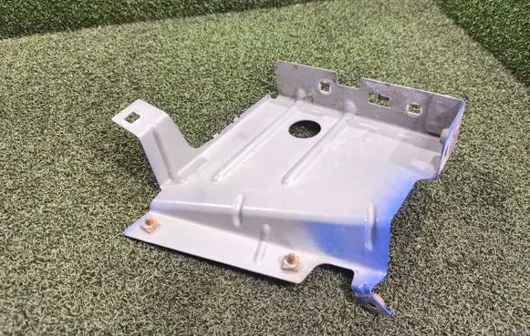 Renault Master III Fender mounting bracket 631236296R