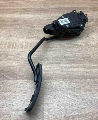 Volvo S40, V40 Accelerator throttle pedal 30865642 6PV008301 WITHPLUG